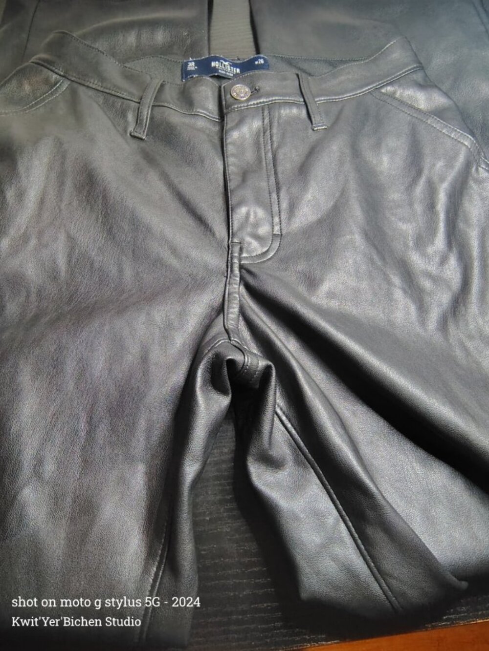Hollister Women's Black Faux Leather Pants sz 3 (26)